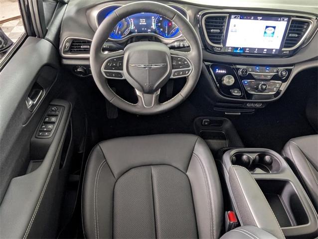 Photo of 2025 Diamond Black Chrysler Voyager