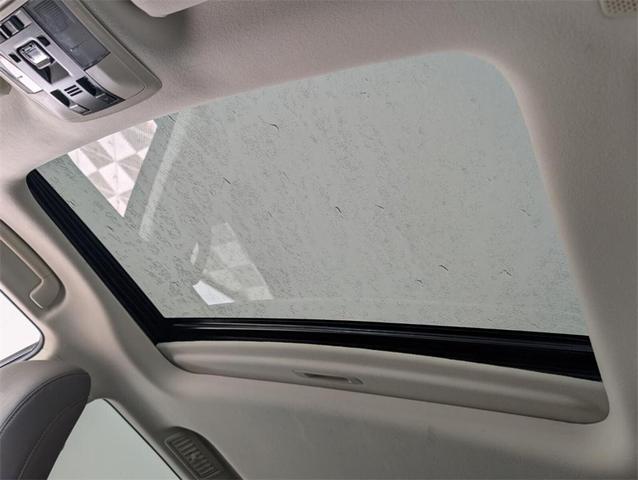 Photo of 2022 White Lexus GX 460