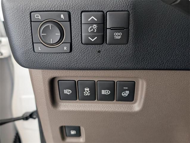 Photo of 2022 White Lexus GX 460