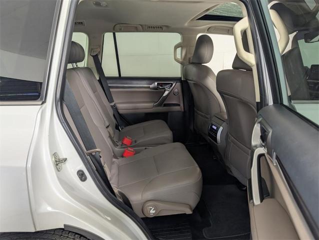 Photo of 2022 White Lexus GX 460