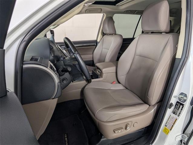 Photo of 2022 White Lexus GX 460