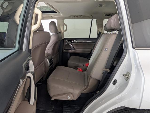 Photo of 2022 White Lexus GX 460