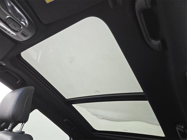 Photo of 2025 Bright White Clearcoat Jeep Compass