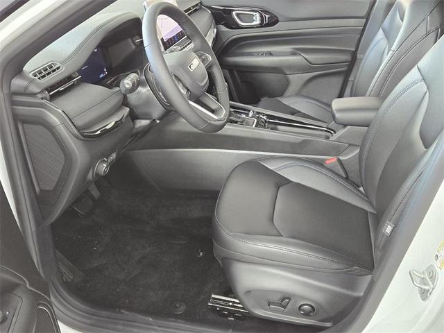 Photo of 2025 Bright White Clearcoat Jeep Compass