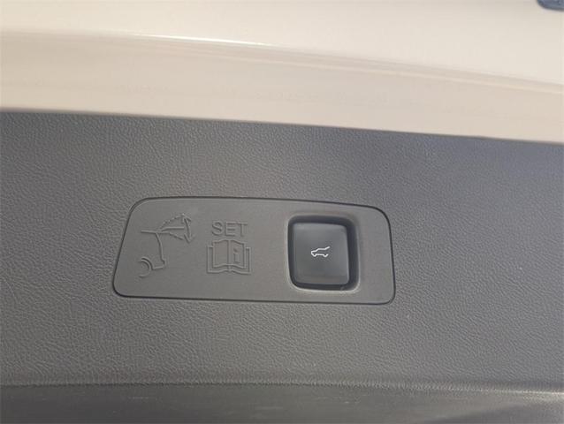 Photo of 2020 Ceramic White Lincoln Corsair