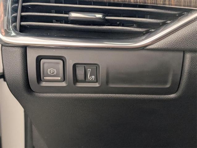 Photo of 2019 Crystal White Tri-Coat Cadillac XT4