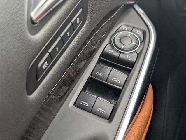 Photo of 2019 Crystal White Tri-Coat Cadillac XT4