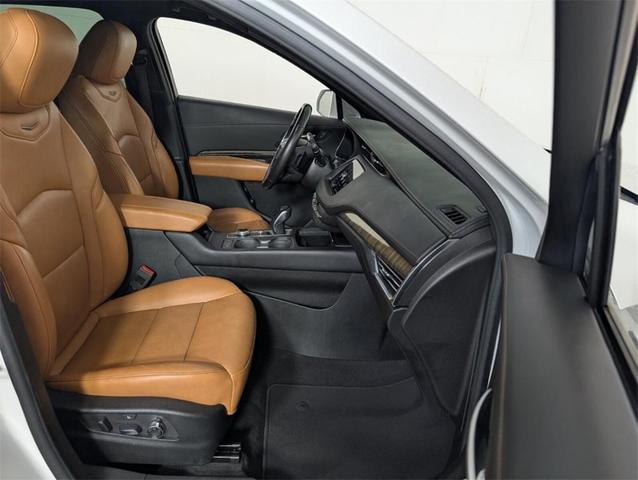 Photo of 2019 Crystal White Tri-Coat Cadillac XT4
