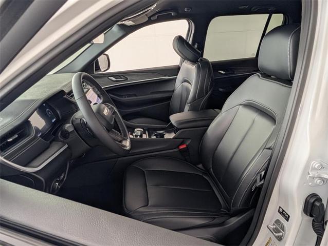 Photo of 2025 Bright White Clearcoat Jeep Grand Cherokee