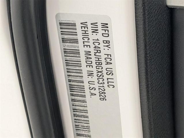 Photo of 2025 Bright White Clearcoat Jeep Grand Cherokee