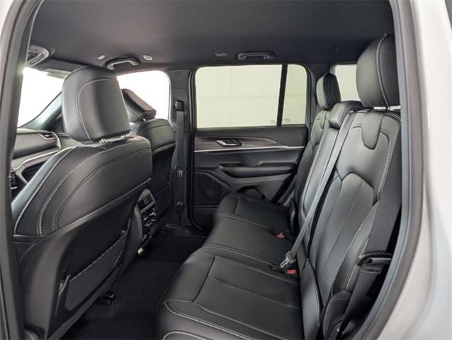 Photo of 2025 Bright White Clearcoat Jeep Grand Cherokee