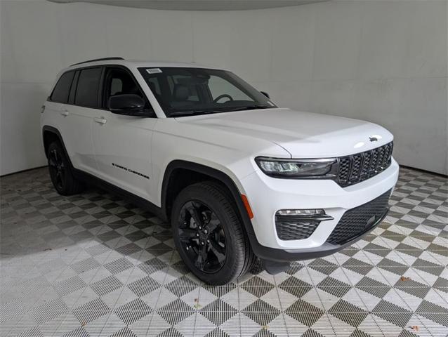 Photo of 2025 Bright White Clearcoat Jeep Grand Cherokee