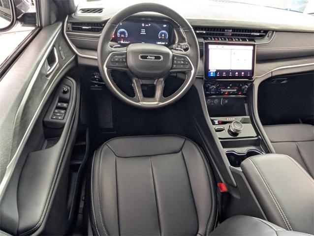 Photo of 2025 Bright White Clearcoat Jeep Grand Cherokee