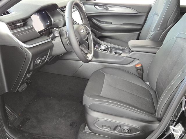 Photo of 2025 Diamond Black Jeep Grand Cherokee L
