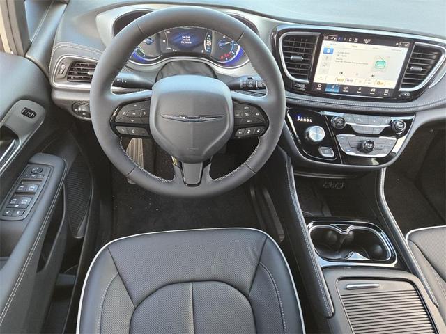 Photo of 2025 Ceramic Gray Clearcoat Chrysler Pacifica Hybrid