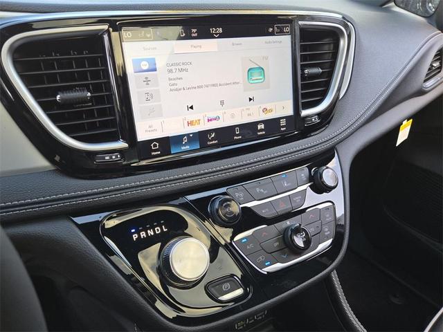 Photo of 2025 Ceramic Gray Clearcoat Chrysler Pacifica Hybrid