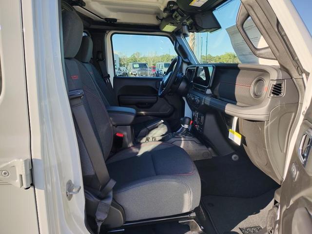 Photo of 2025 Bright White Clearcoat Jeep Gladiator