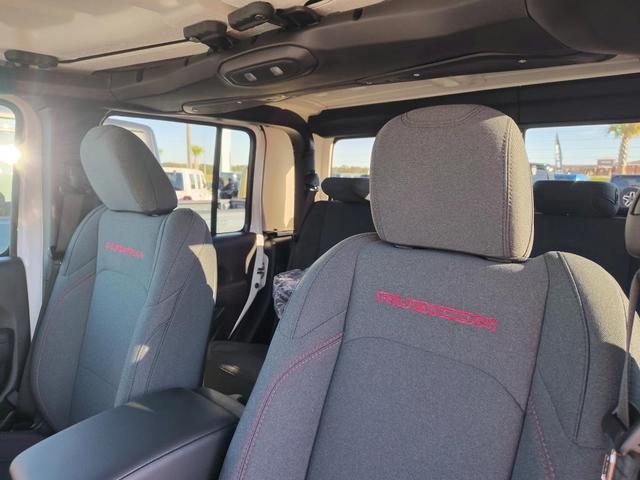 Photo of 2025 Bright White Clearcoat Jeep Gladiator
