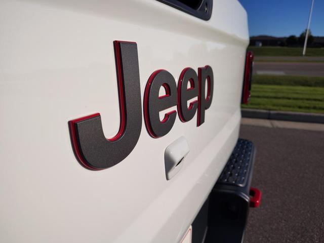 Photo of 2025 Bright White Clearcoat Jeep Gladiator