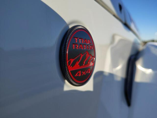 Photo of 2025 Bright White Clearcoat Jeep Gladiator
