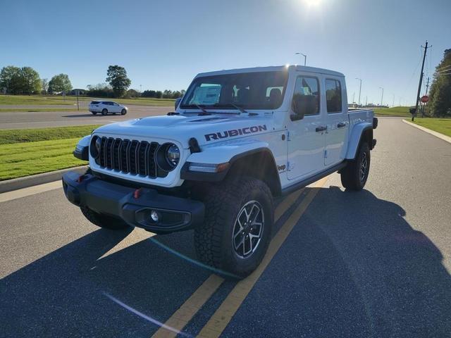 Photo of 2025 Bright White Clearcoat Jeep Gladiator