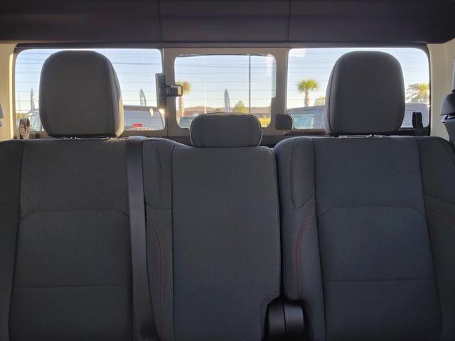 Photo of 2025 Bright White Clearcoat Jeep Gladiator