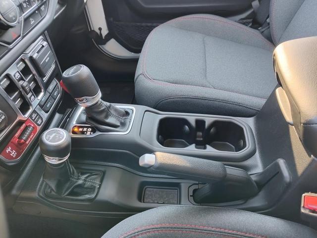 Photo of 2025 Bright White Clearcoat Jeep Gladiator