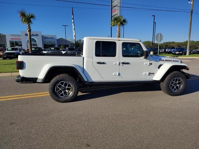 Photo of 2025 Bright White Clearcoat Jeep Gladiator