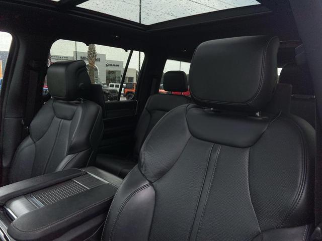 Photo of 2024 Bright White Clearcoat Jeep Wagoneer