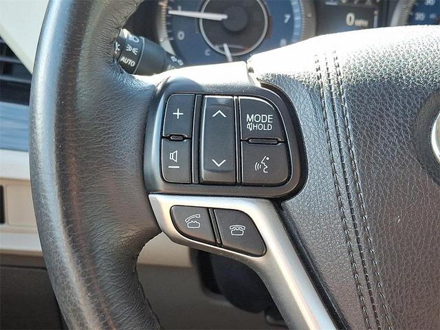 Photo of 2017 Blizzard Pearl Toyota Sienna