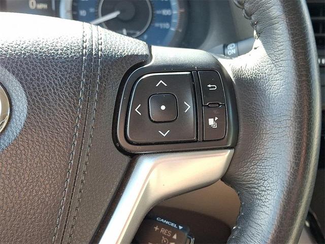 Photo of 2017 Blizzard Pearl Toyota Sienna