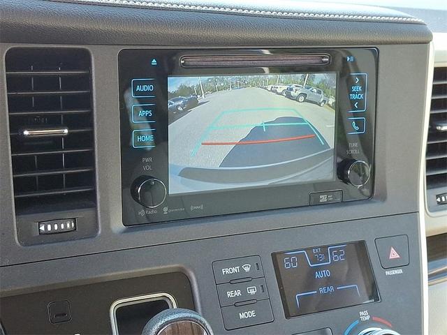 Photo of 2017 Blizzard Pearl Toyota Sienna