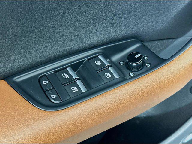 Photo of 2022 -Select- Audi Q8