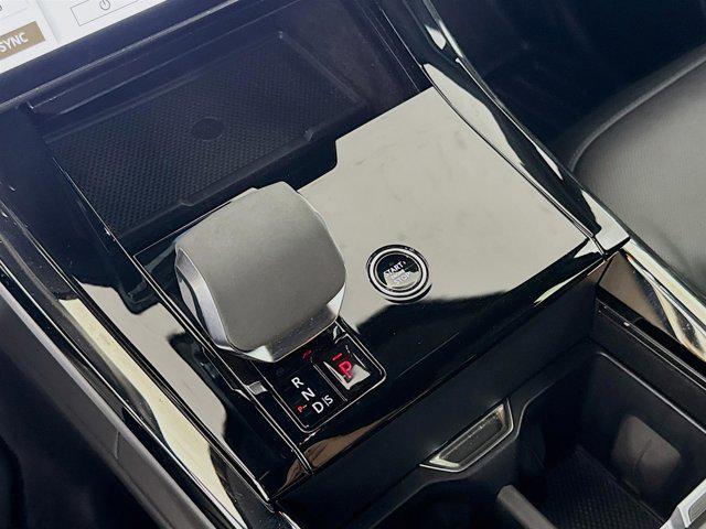 Photo of 2024 White Land Rover Range Rover Sport