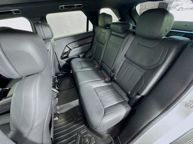 Photo of 2024 White Land Rover Range Rover Sport