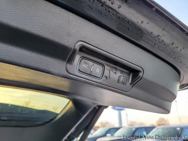 Photo of 2022 Green Ford Explorer