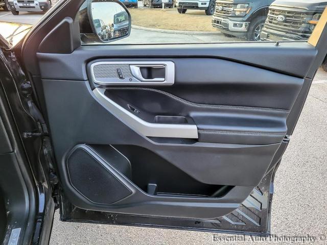 Photo of 2022 Green Ford Explorer