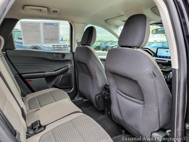 Photo of 2022 Black Ford Escape