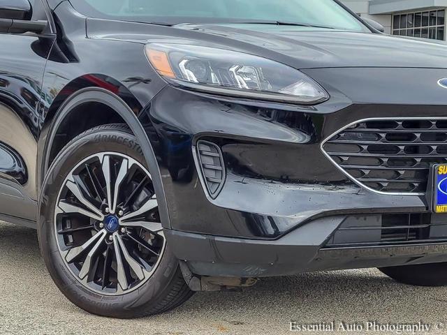 Photo of 2022 Black Ford Escape