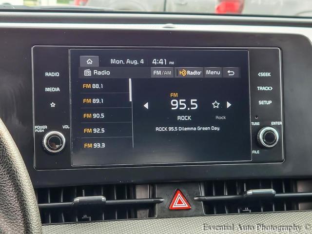 Photo of 2024 Snow White Pearl Kia Sportage