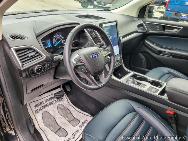 Photo of 2023 Black Ford Edge