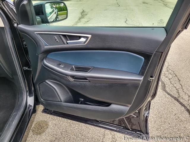 Photo of 2023 Black Ford Edge