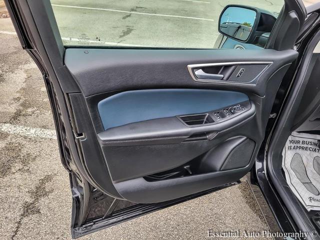 Photo of 2023 Black Ford Edge