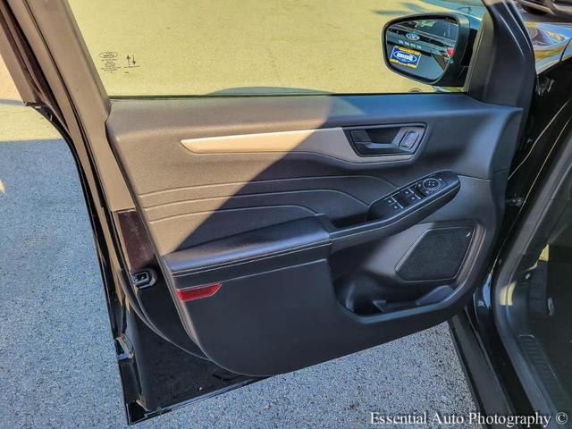 Photo of 2022 Agate Black Metallic Ford Escape