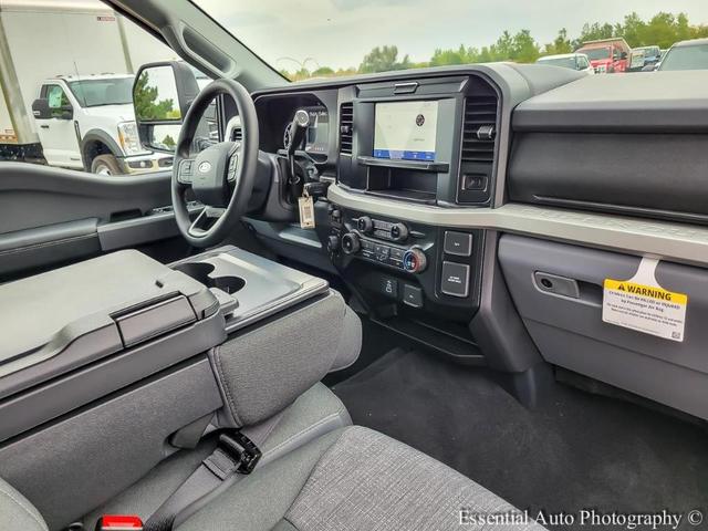 Photo of 2025 White Ford F-250