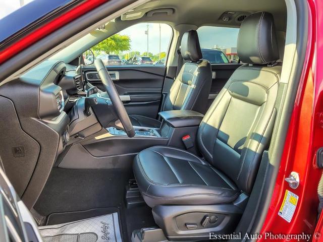 Photo of 2023 Rapid Red Metallic Tinted Clearcoat Ford Explorer