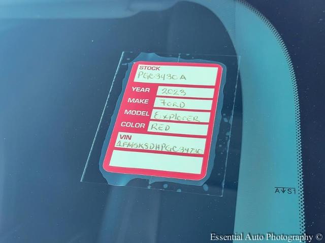 Photo of 2023 Rapid Red Metallic Tinted Clearcoat Ford Explorer