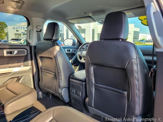 Photo of 2023 Rapid Red Metallic Tinted Clearcoat Ford Explorer