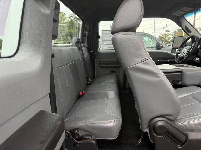 Photo of 2016 Oxford White Ford F-250
