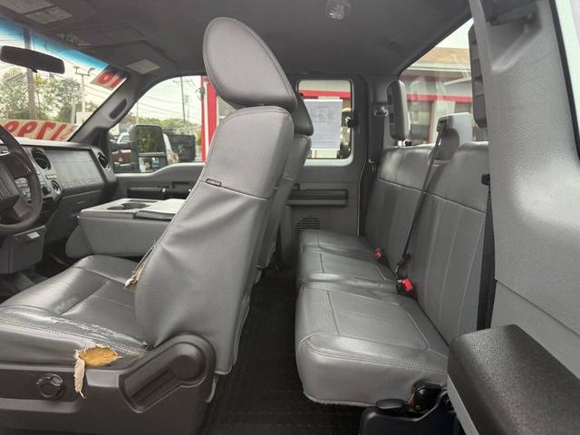 Photo of 2016 Oxford White Ford F-250